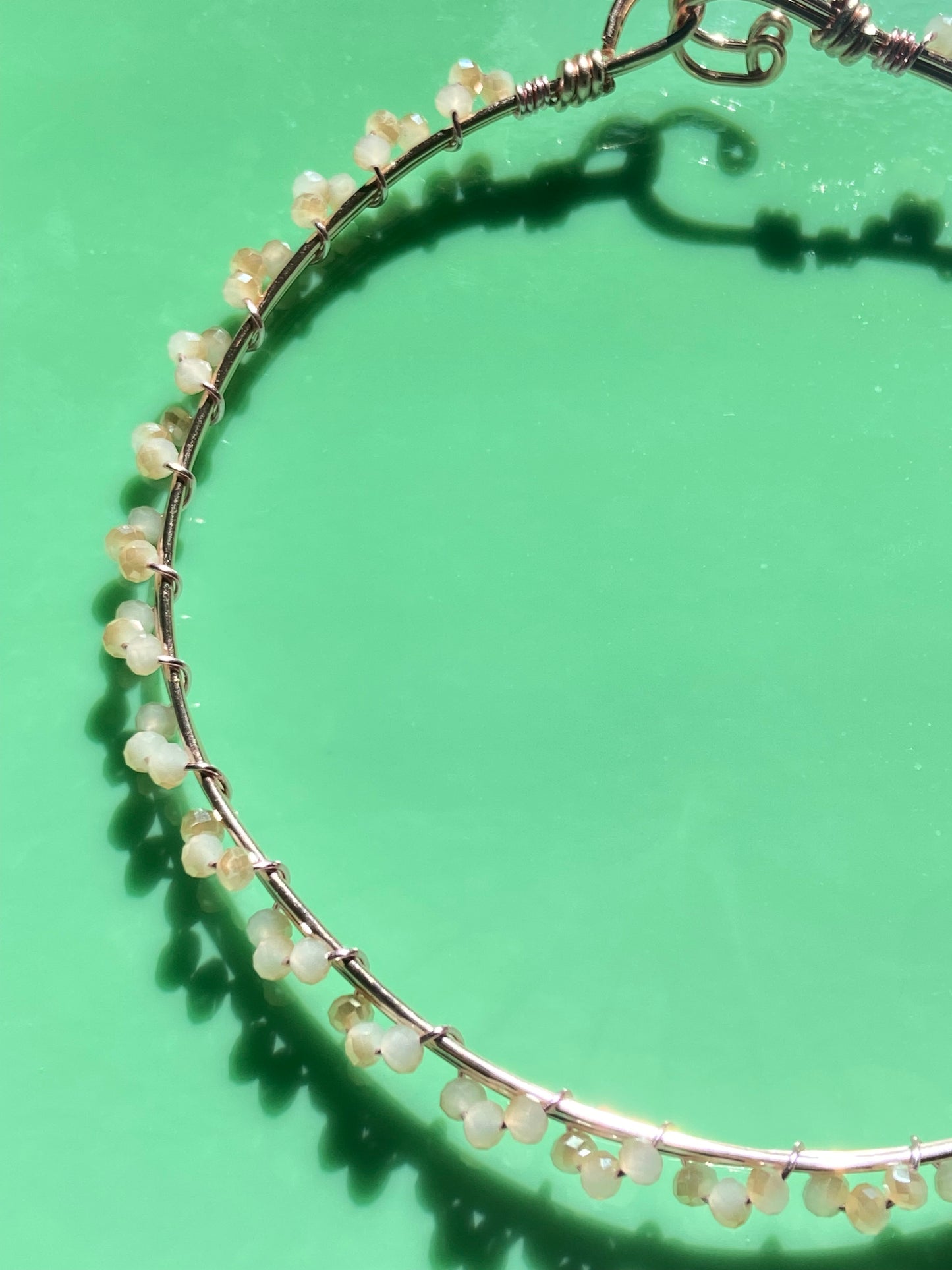 Cream/White Pink Wire Choker