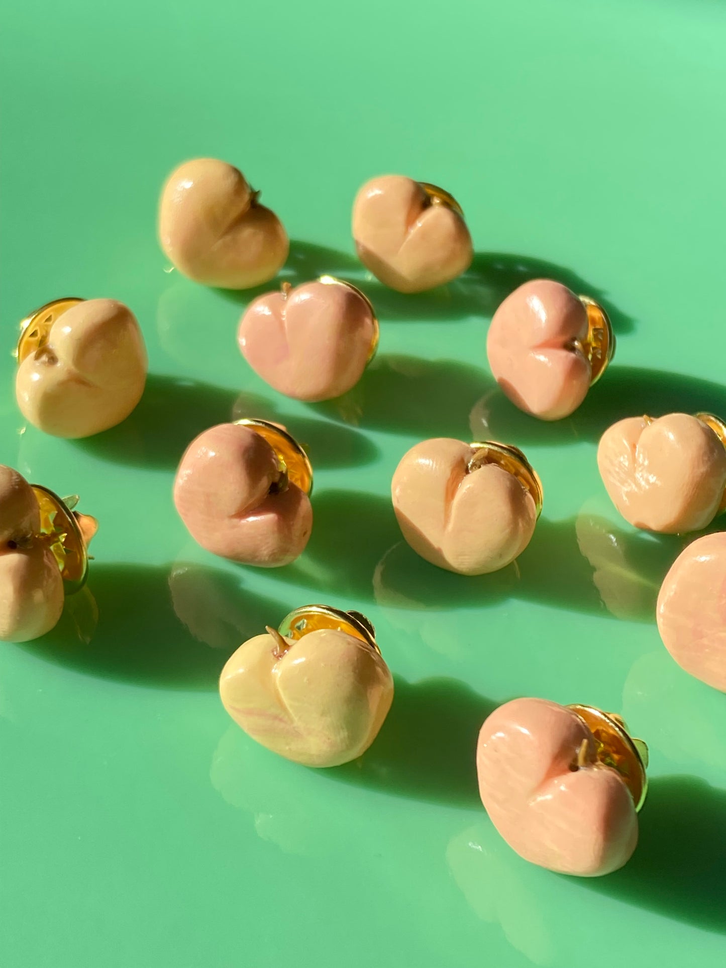 White Peach Pin