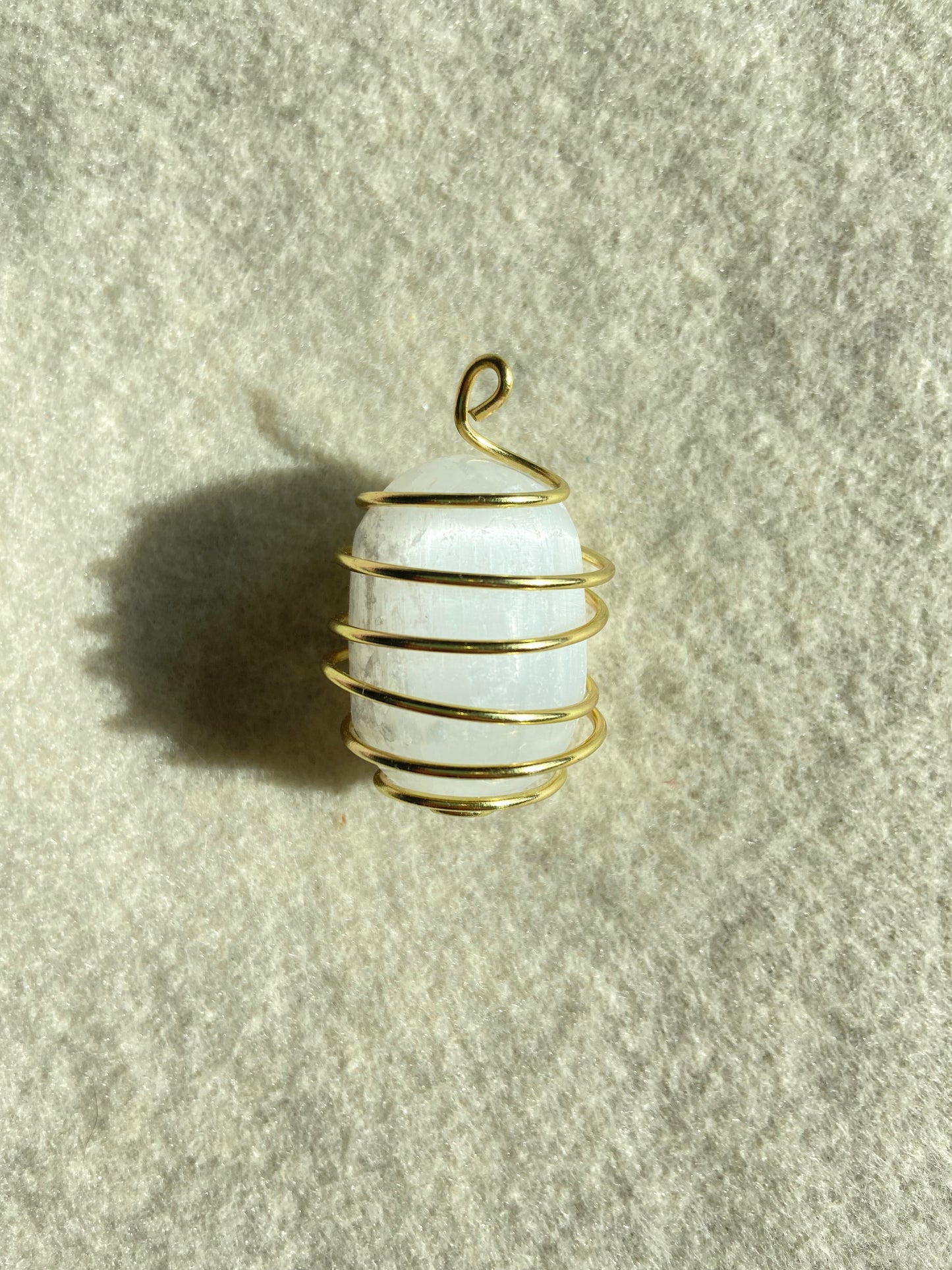 Mặt dây chuyền Selenite lớn